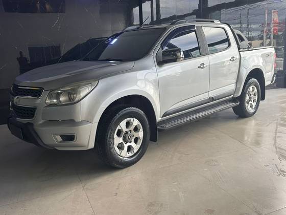 CHEVROLET S10 2.5 LTZ 4X4 CD 16V FLEX 4P MANUAL CHEVROLET S10 2.5 LTZ 4X4 CD 16V FLEX 4P MANUAL